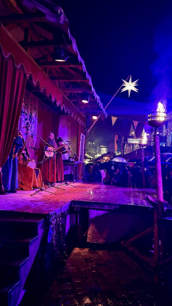 Weihnachtsmärkte in Baden-Württemberg Esslinger Mittelaltermarkt Weihnachtsmarkt mittelaltische Musik