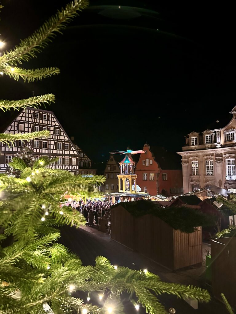Weihnachtsmärkte in Baden-Württemberg Schwäbisch Hall Weihnachtsbaum mit Lichter